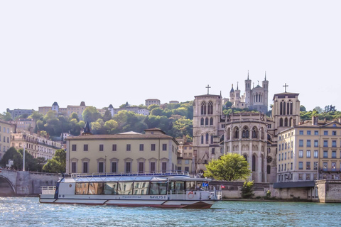Lyon: Live Like a Local with Walking Tour, Wine & Pétanque