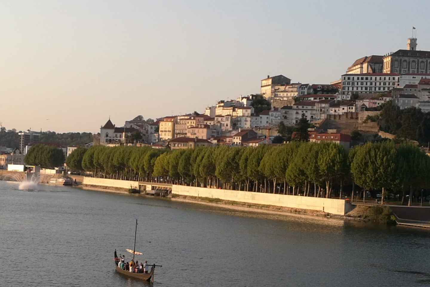 Paseo en Barca Serrana por el río Mondego en Coimbra