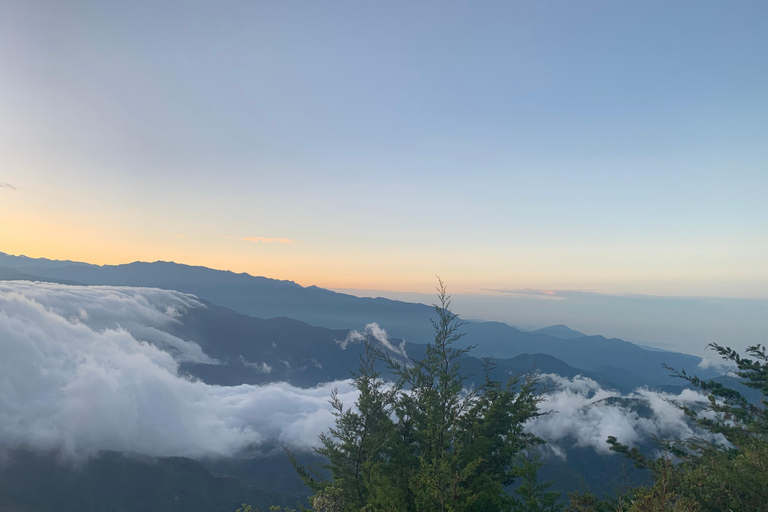 Entre Nubes - Sunrise at Cerro Kennedy, Pozo Azul, and Cacao Experience Between Clouds, Pozo Azul, and Cacao – Departure from the Minca Bridge