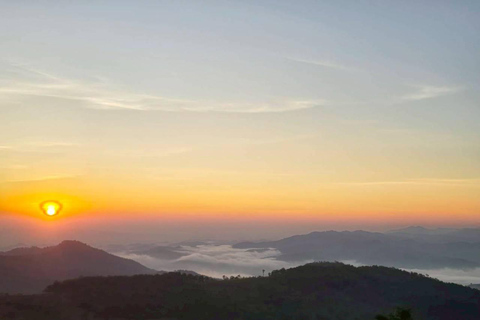 Da Chiang Rai a Chiang Mai: tour panoramico privatoDa Chiang Rai a Chiang Mai: tour privato con trasferimento panoramico