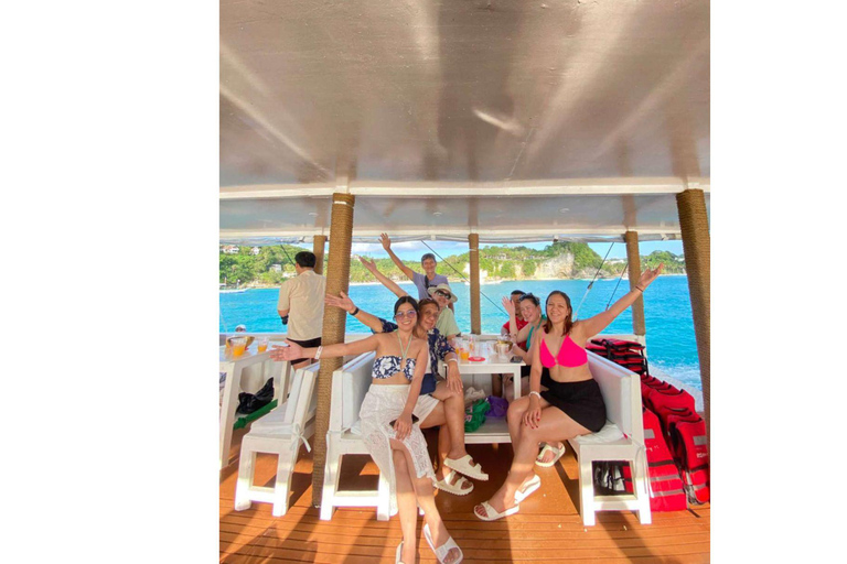 Boracay: Red Wave Island Hopping Tour with Water Activities