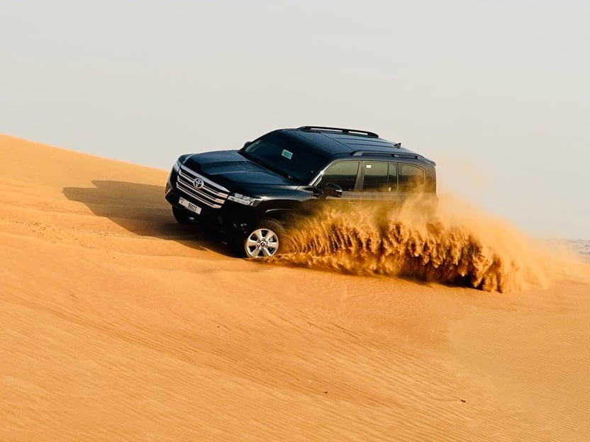 Dubaï : Safari dans le désert d&#039;Arabie avec barbecue et randonnée en quad