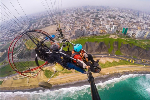 Paragliding flight with a private pilot in Costa Verde-Lima