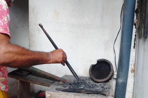 Galle : Craft Your Own Silver Jewelry with a Local family Galle : Silversmithing Workshop with Snacks
