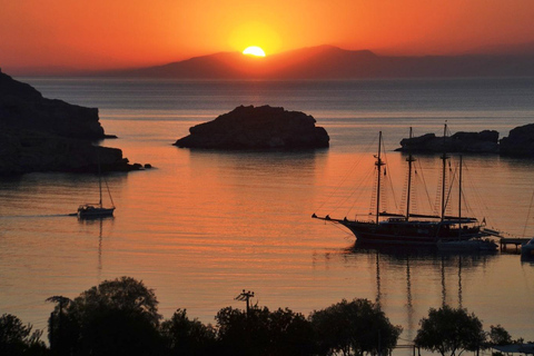 Von Rhodos Stadt: Abendliche Busfahrt nach LindosVon Rhodos-Stadt: Abendliche Busfahrt nach Lindos