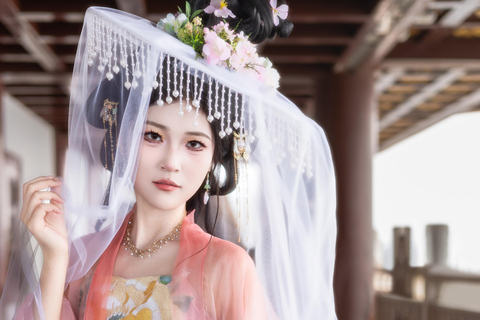 Shanghai: Traditional Hanfu Dress-Up & Photoshoot Experience