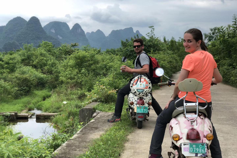 From Guilin/Yangshuo: Private Li River Cruise & Cycling Tour