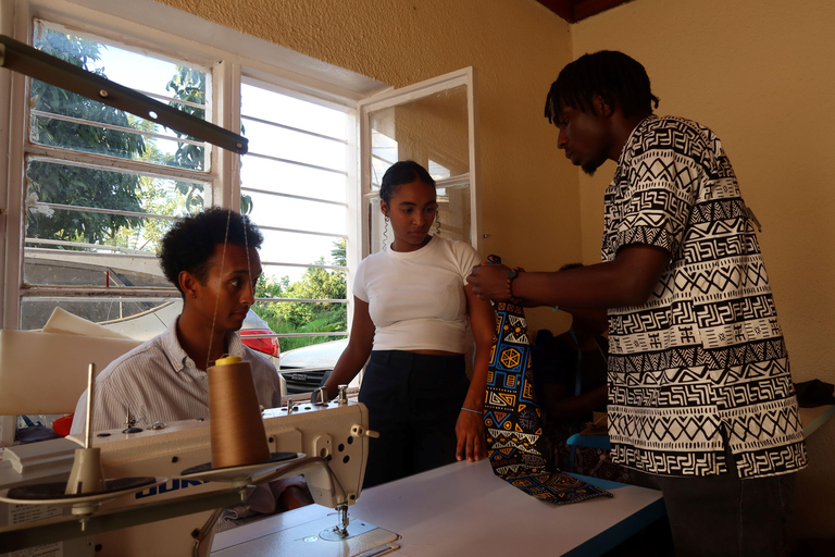Kigali: Kimironko Market Tour and Sewing Workshop KIMONO MAKING
