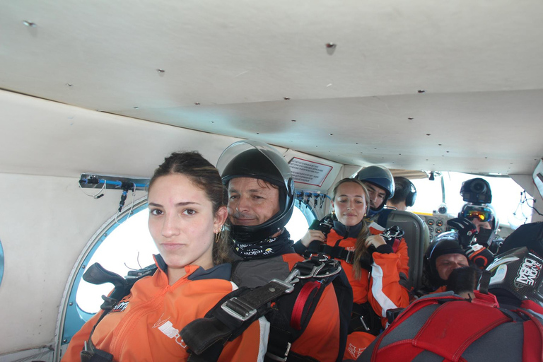 Prague: Tandem Skydiving 14,000 feet / free transfers