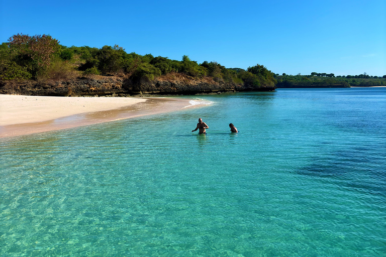 Lombok: Private Pink Beach and Gili Islands Boat Tour