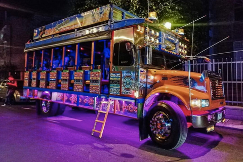 Medellín: Night City Tour on traditional Party Bus & Drinks Ruta Sin Límites