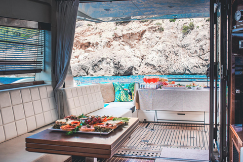 Palma: Private Flybridge Motorboat Tour - All Included Palma: Sunset Tapas Cruise to Caves or Calas on a Llaut