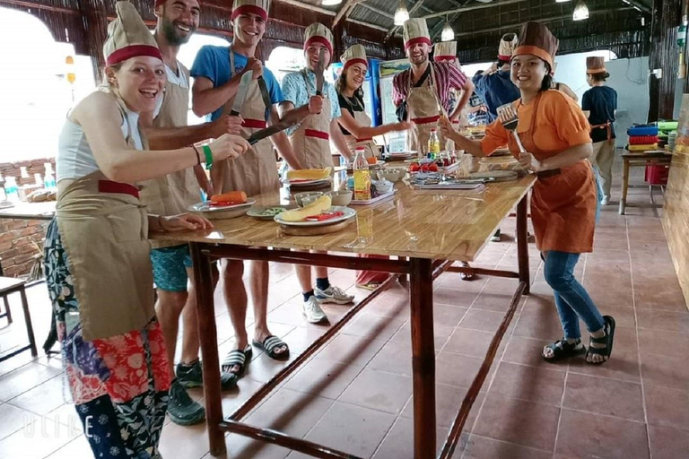 Hoi An : Vietnamese Cooking Class with Hotel Pickup