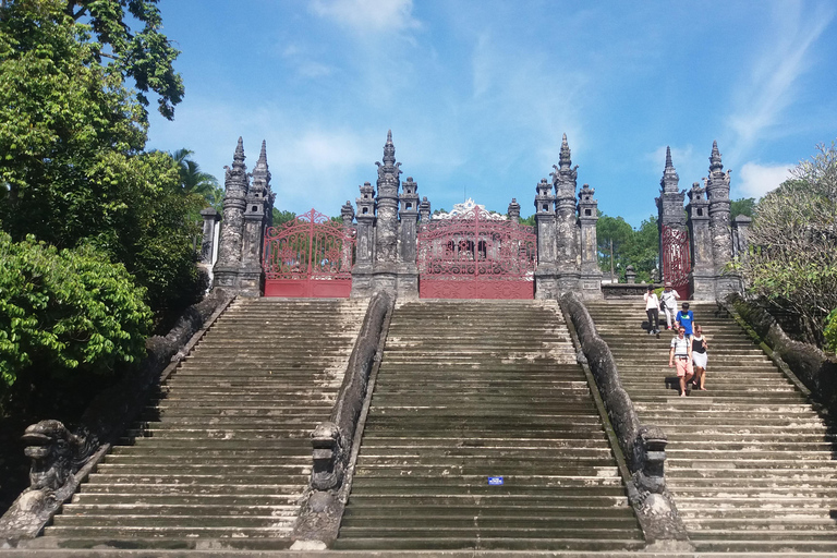 Von Da Nang aus: Tagestour nach Hue mit privatem Autotransfer
