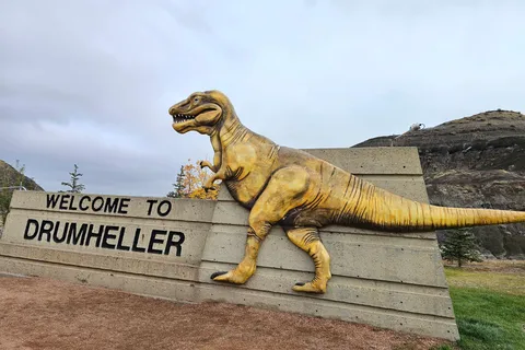 From Calgary: Drumheller Private Tour, Full day sightseeing
