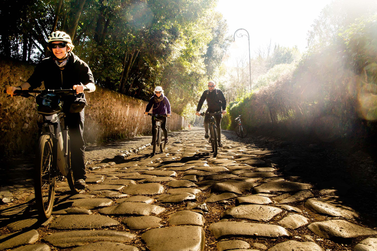 Roma: Tour in eBike della Via Appia Acquedotti, Catacombe e Cestino per il PranzoTour di 5 ore con visita alle catacombe e cestino per il pranzo