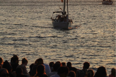 Lisboa:Sunset Sailing Tour at Tagus River with welcome drink