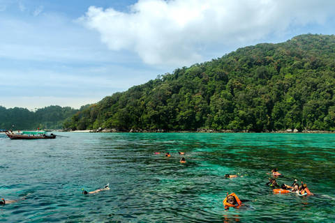 Khao Lak: Excursión de snorkel a las islas Surin con el pueblo mokenKhao Lak: Excursión de snorkel a las Islas Surin con el pueblo moken