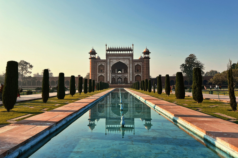 Agra: Taj Mahal Express Entry Ticket with guide Taj Mahal Express Entry Tour With Guide Only