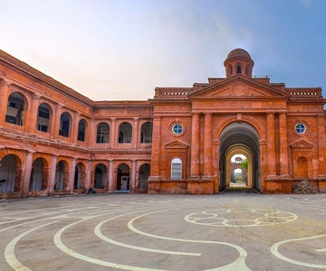 Amritsar: Golden Temple & Delhi Wonders 2-Day Cultural Trip