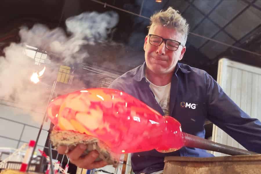 Glasbläsershow Besuch der Murano-Glasfabrik & Showroom OMG. Foto: GetYourGuide