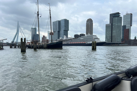 Schipluiden: Private Boat Tour to Rotterdam