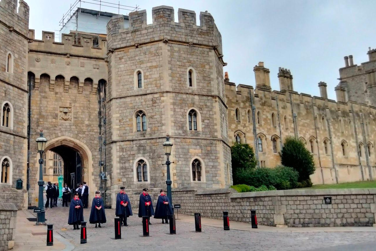 London: Royal Windsor & Runnymede Private Taxi Tour