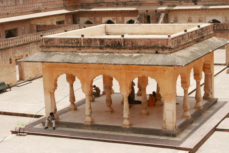 Jaipur: Amber Fort Heritage Walking Tour with Guide Guided Tour with Entrance Fee, Pickup, and Drop-Off Included
