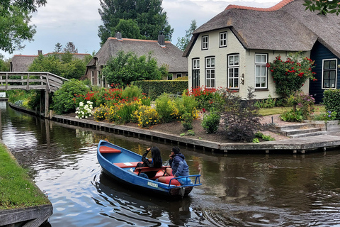 From Amsterdam: Giethoorn Small Group Tour with Boat Ride