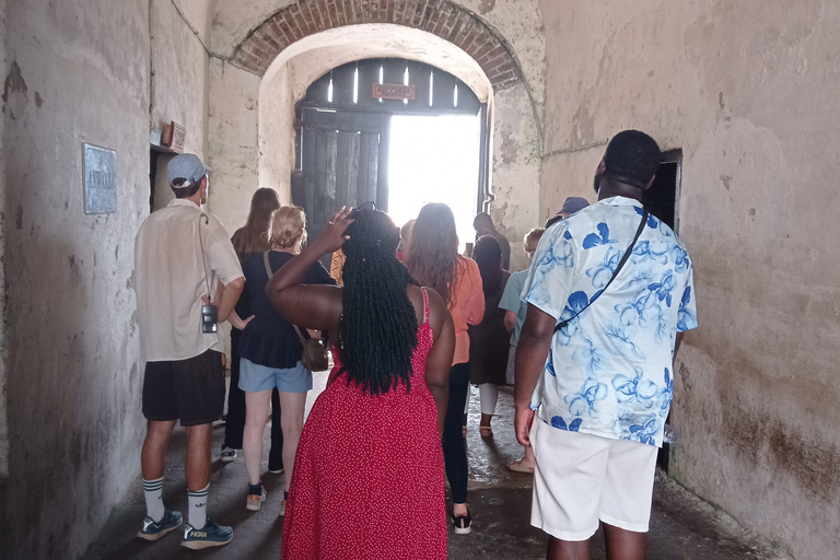 Accra: Cape Coast & Elmina Castles 2-Day Tour & Cruise