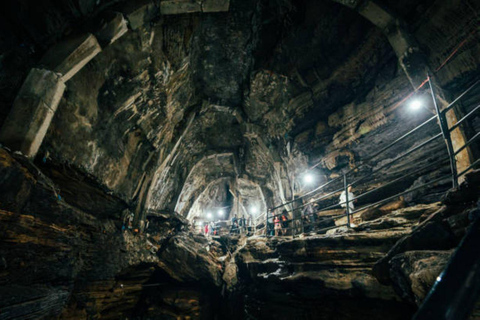 Pokhara: 5 Caves Guided Tour by Car