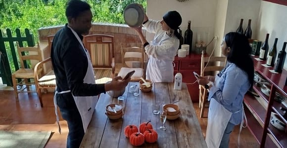Sorrento: Cooking Class & Wine Pairing with a Sommelier by the Sea