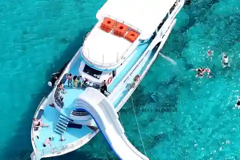 Paphos : croisière Blue Lagoon avec toboggan, musique et transfert depuis l'hôtel
