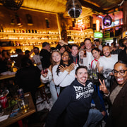 Tirana: Geführte Kneipentour mit Gratis-Shots & Fotograf