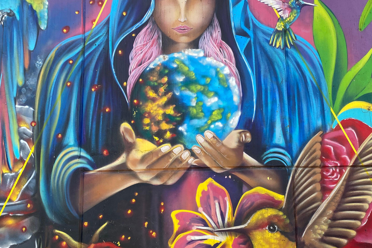 City Tour + Comuna 13 Medellín: Plaza Botero, Metro Cable, Pueblito Paisa. City Tour + Comuna 13 Medellín: Plaza Botero, cable car, Pueblito Paisa.