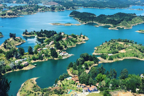 Medellín: Combo Citytour by bus with Comuna 13 + Tour to Guatapé