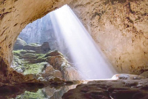 Riyadh: Edge of the World Hiking, Camel Ride, and Cave Tour