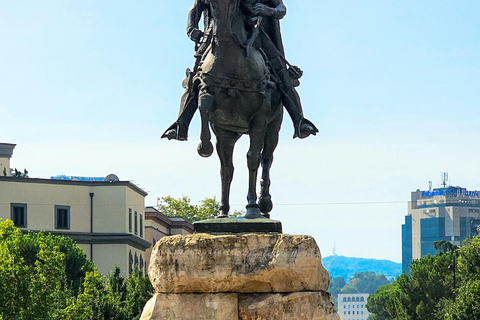 地拉那：探索共产主义时代与现代生活☕️私人观光