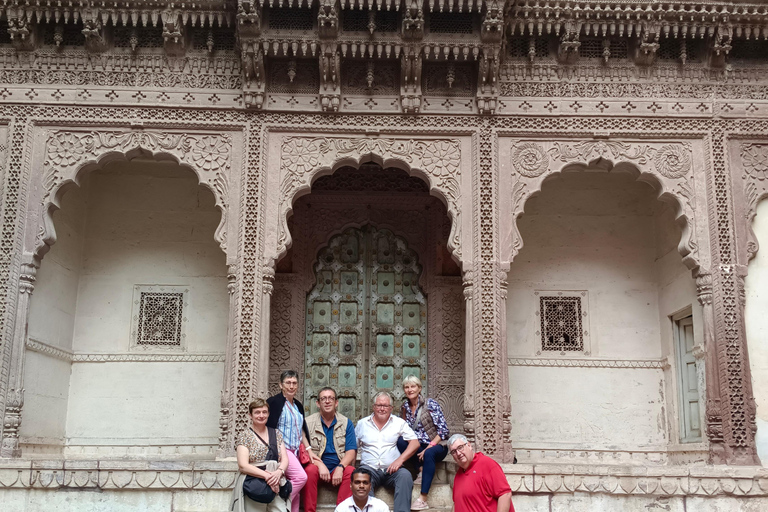 Visite à pied de la ville bleue de Jodhpur.Promenade et discussion sur le patrimoine