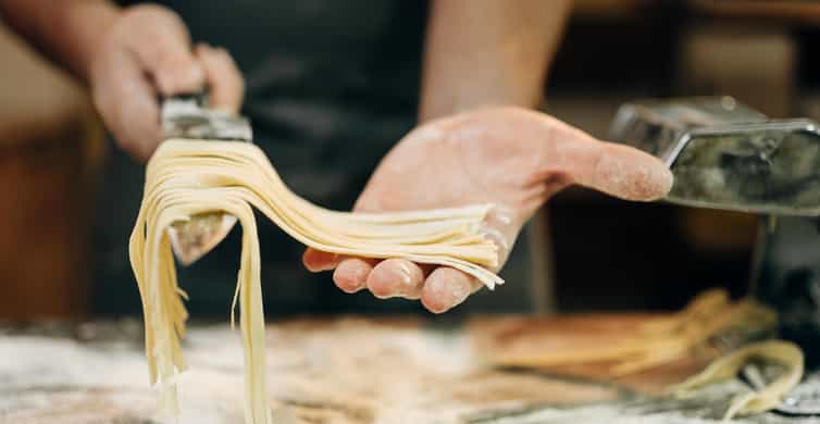 Florence: Tuscan cooking class with handmade pasta and wine