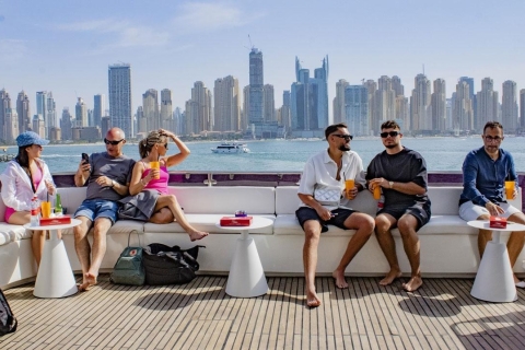 Dubái: crucero por el puerto de superyates con comida buffetCrucero al atardecer con cena
