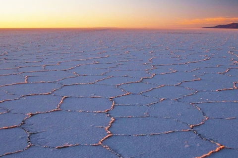 SOLNISKO UYUNI: WSCHÓD SŁOŃCA I ŚWIATŁO GWIAZDPRYWATNA GRUPA UYUNI SALT FLAT SUNRISE &amp; STARLIGHT EXPERIENCE