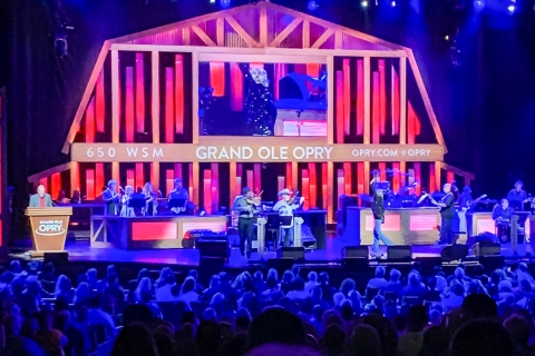 Nashville: Grand Ole Opry Show TicketTier 1 Sitzplätze - vor dem Haus