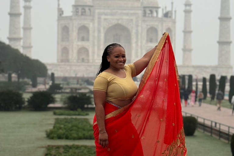 Alquila un sari o un pijama kurta para visitar y fotografiar el Taj Mahal