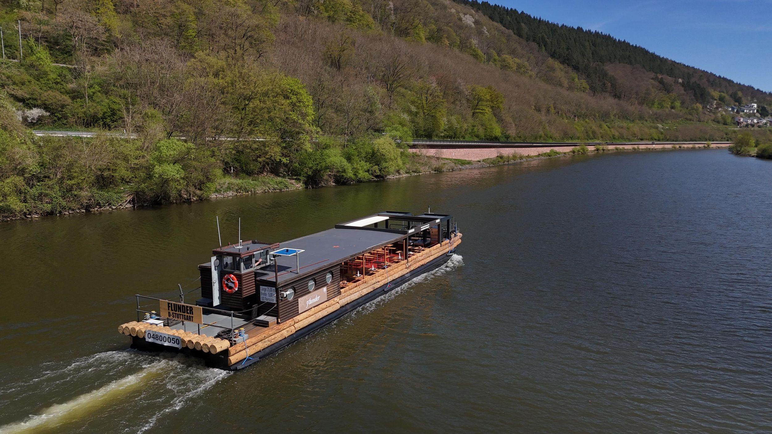 Stuttgart: Wein- & Tapas-Bootstour auf dem Neckar