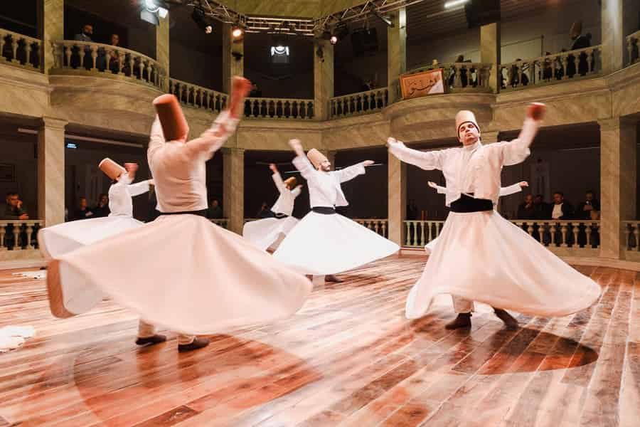 Istanbul: Zeremonie der drehenden Derwische in einem echten Mevlevihane. Foto: GetYourGuide Istanbul: Zeremonie der drehenden Derwische in einem echten Mevlevihane. Foto: GetYourGuide