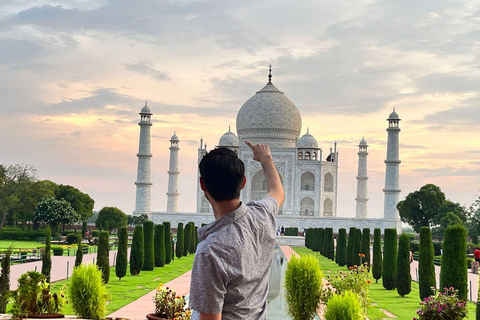 From Delhi: Private Sunrise Taj Mahal Tour by CarTour privado desde Delhi - Coche, guía, entradas y comida de 5 estrellas