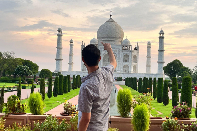 From Delhi: Private Sunrise Taj Mahal Tour by CarTour privado desde Delhi - Coche, guía, entradas y comida de 5 estrellas