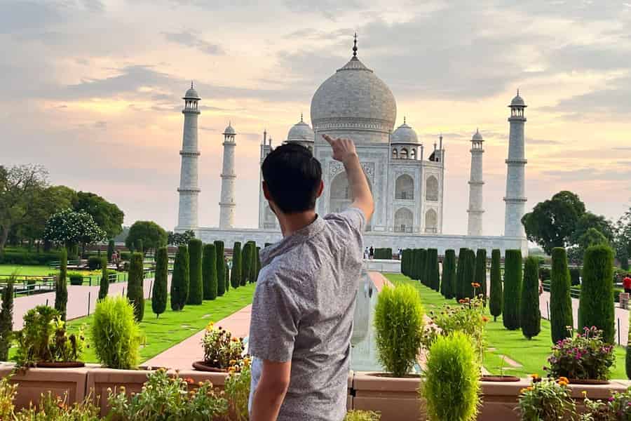 Ab Delhi: Private Tagestour zum Taj Mahal und nach Agra mit 5-Sterne-Mittagessen. Foto: GetYourGuide Ab Delhi: Private Tagestour zum Taj Mahal und nach Agra mit 5-Sterne-Mittagessen. Foto: GetYourGuide