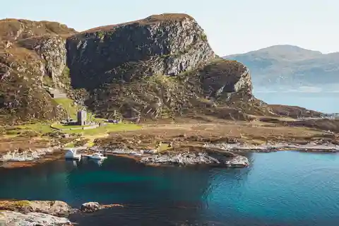 Måløy: tour panorámico en barco con parada guiada en el monasterio de Selja